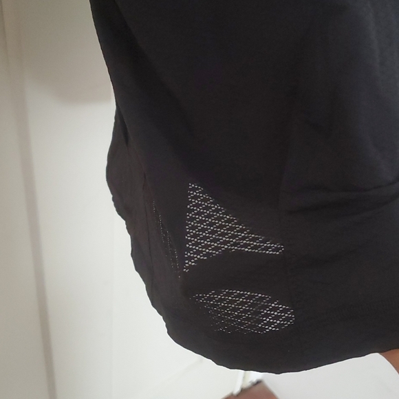 Lulumemon top built in bra - Picture 3 of 5